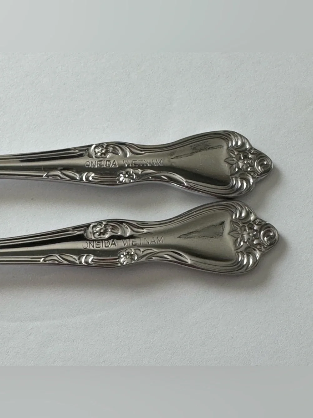 Classic Oneida Stainless Steel Dinner Forks - Silver (Set of 2)